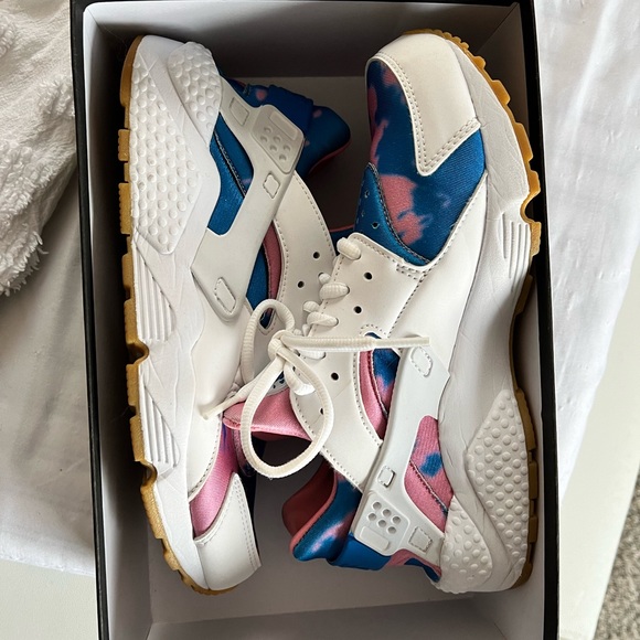 Nike Air Huarache Tie Dye Print - Picture 2 of 5